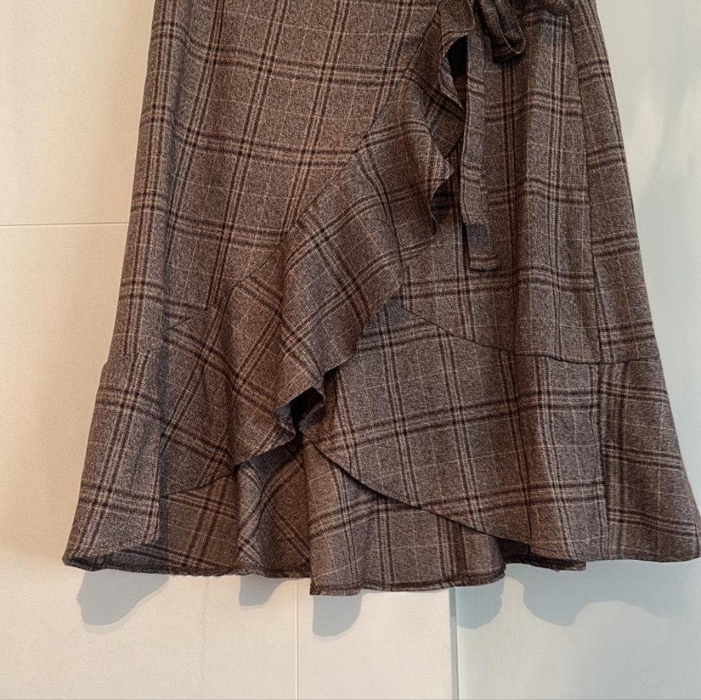 Plaid Brown Skirt Very Pretty, never worn